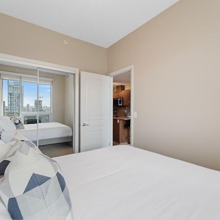 Heart Of Downtown Calgary Spacious Luxury Condo With Stunning Views And Premium Amenities ภายนอก รูปภาพ