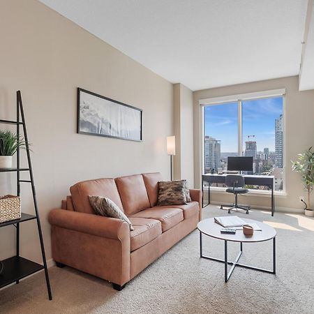 Heart Of Downtown Calgary Spacious Luxury Condo With Stunning Views And Premium Amenities ภายนอก รูปภาพ