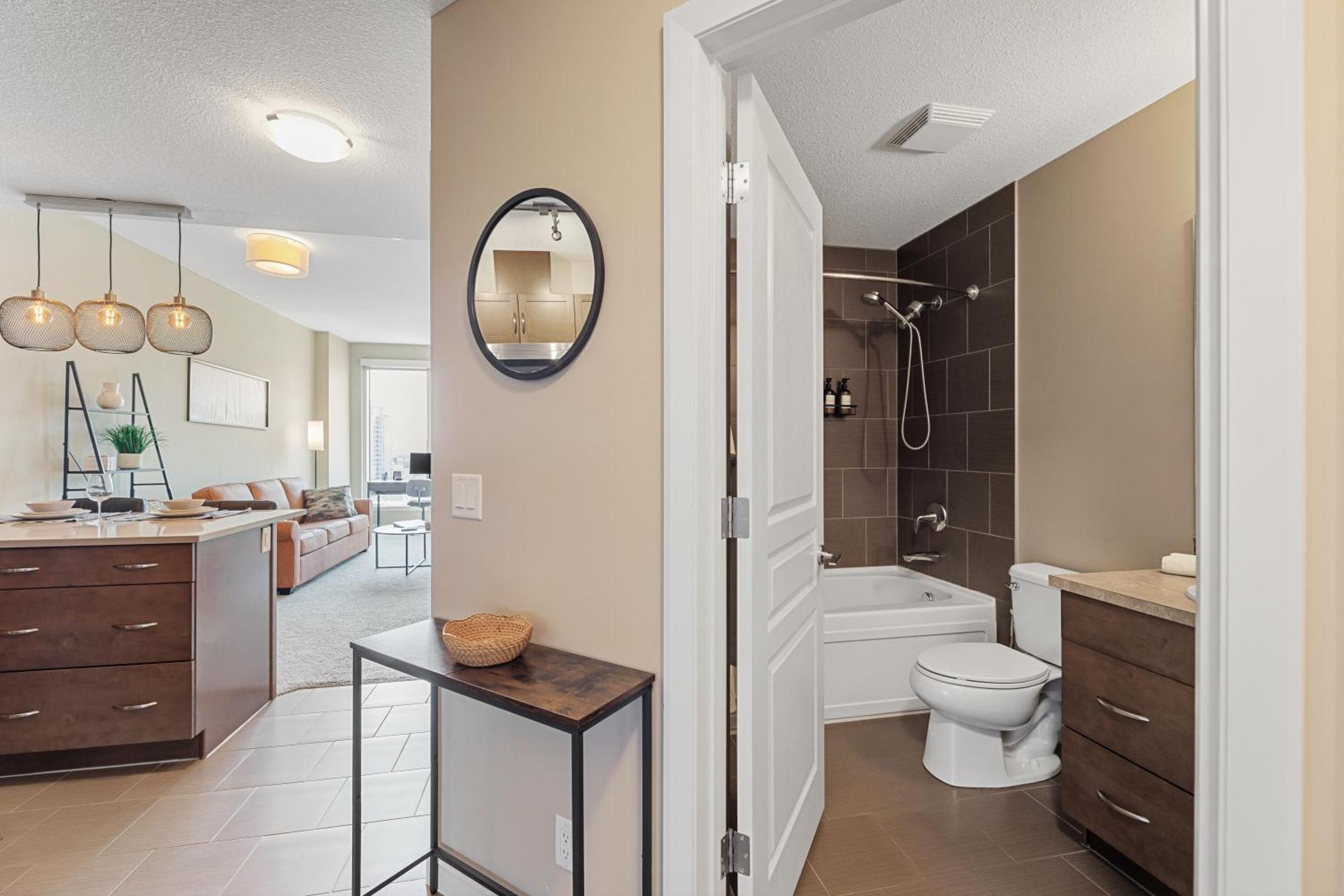 Heart Of Downtown Calgary Spacious Luxury Condo With Stunning Views And Premium Amenities ภายนอก รูปภาพ