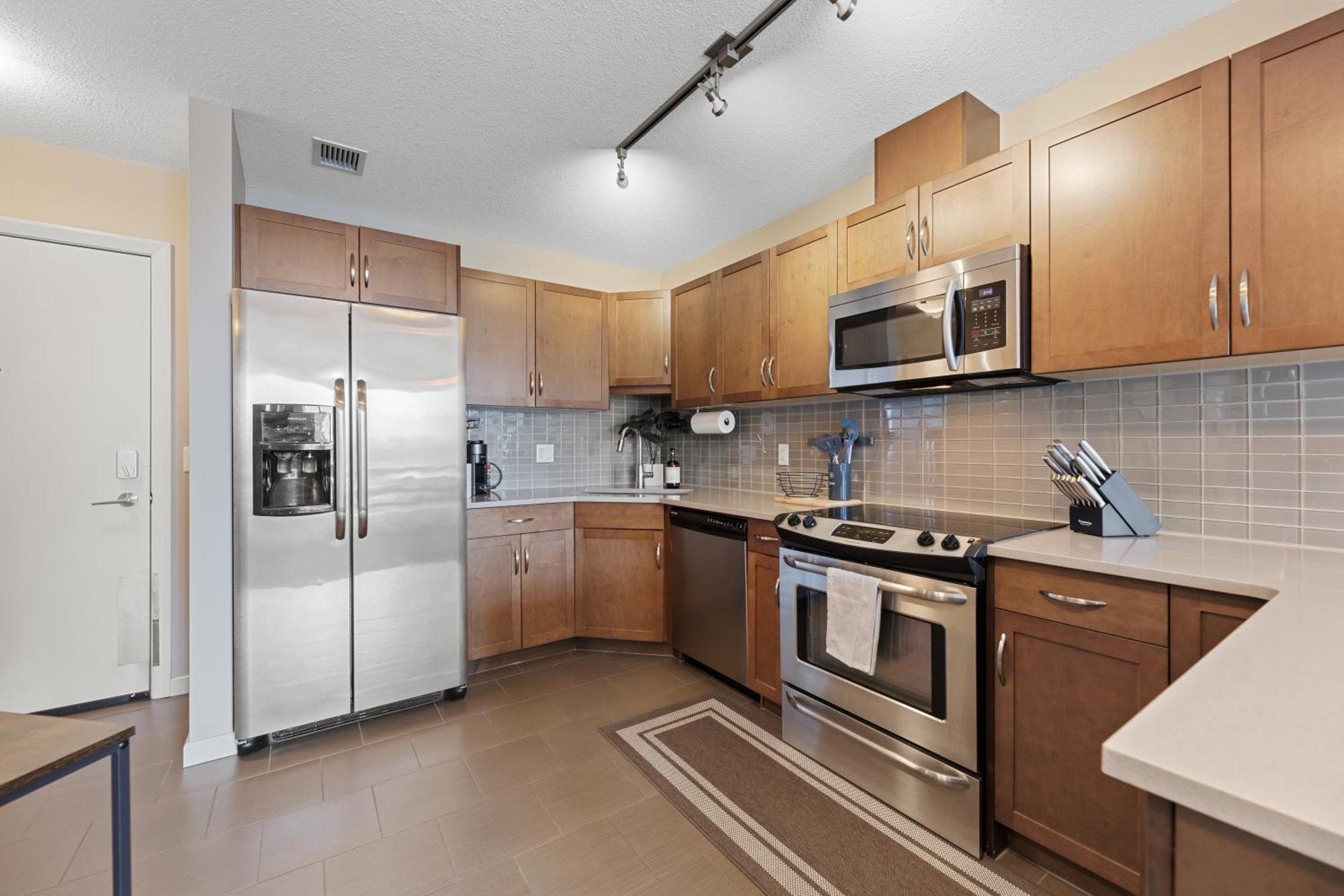 Heart Of Downtown Calgary Spacious Luxury Condo With Stunning Views And Premium Amenities ภายนอก รูปภาพ