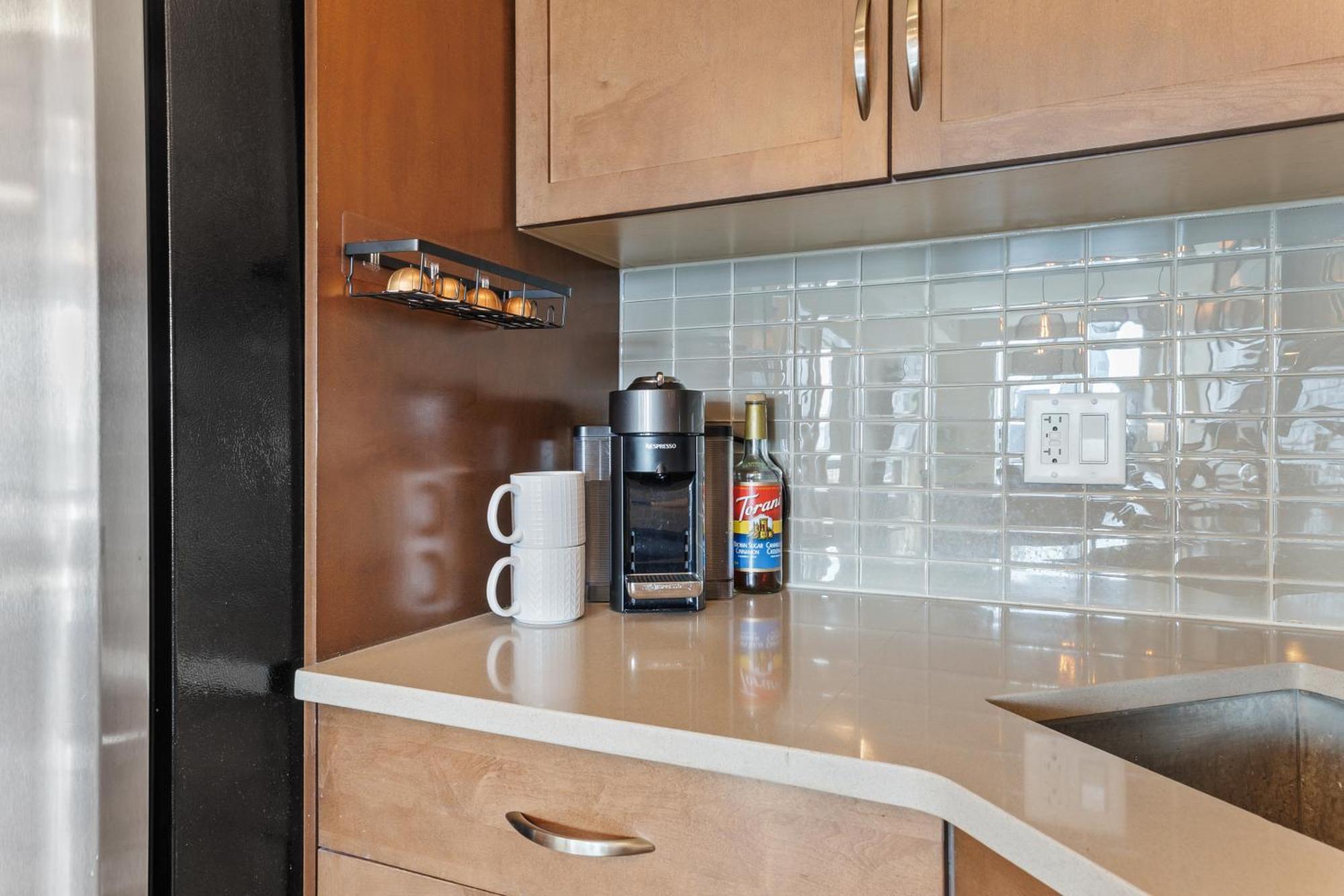 Heart Of Downtown Calgary Spacious Luxury Condo With Stunning Views And Premium Amenities ภายนอก รูปภาพ