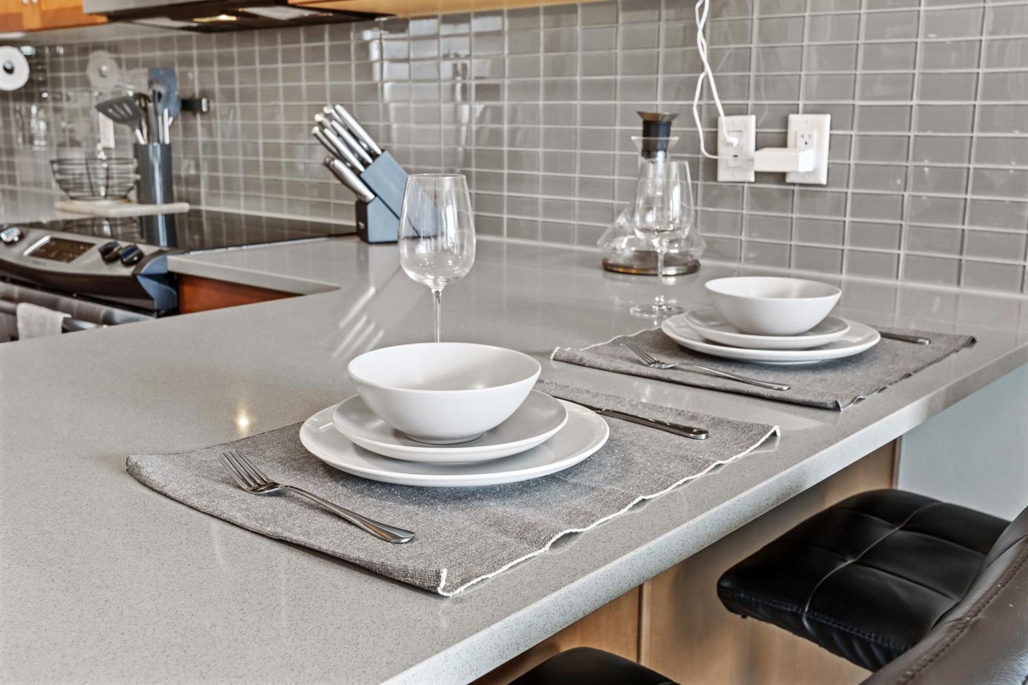 Heart Of Downtown Calgary Spacious Luxury Condo With Stunning Views And Premium Amenities ภายนอก รูปภาพ